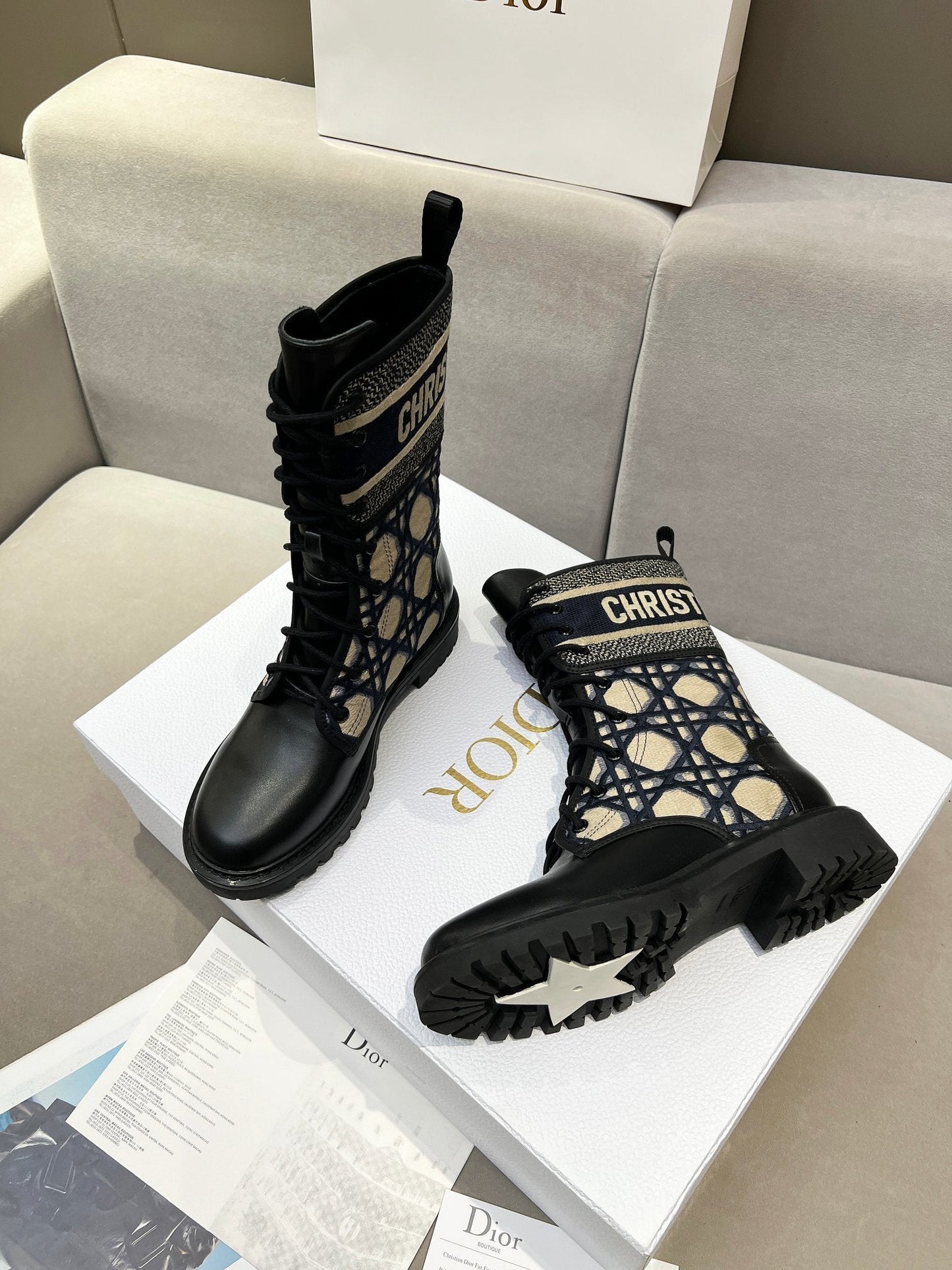 W139 D23 Embroidered High Boots