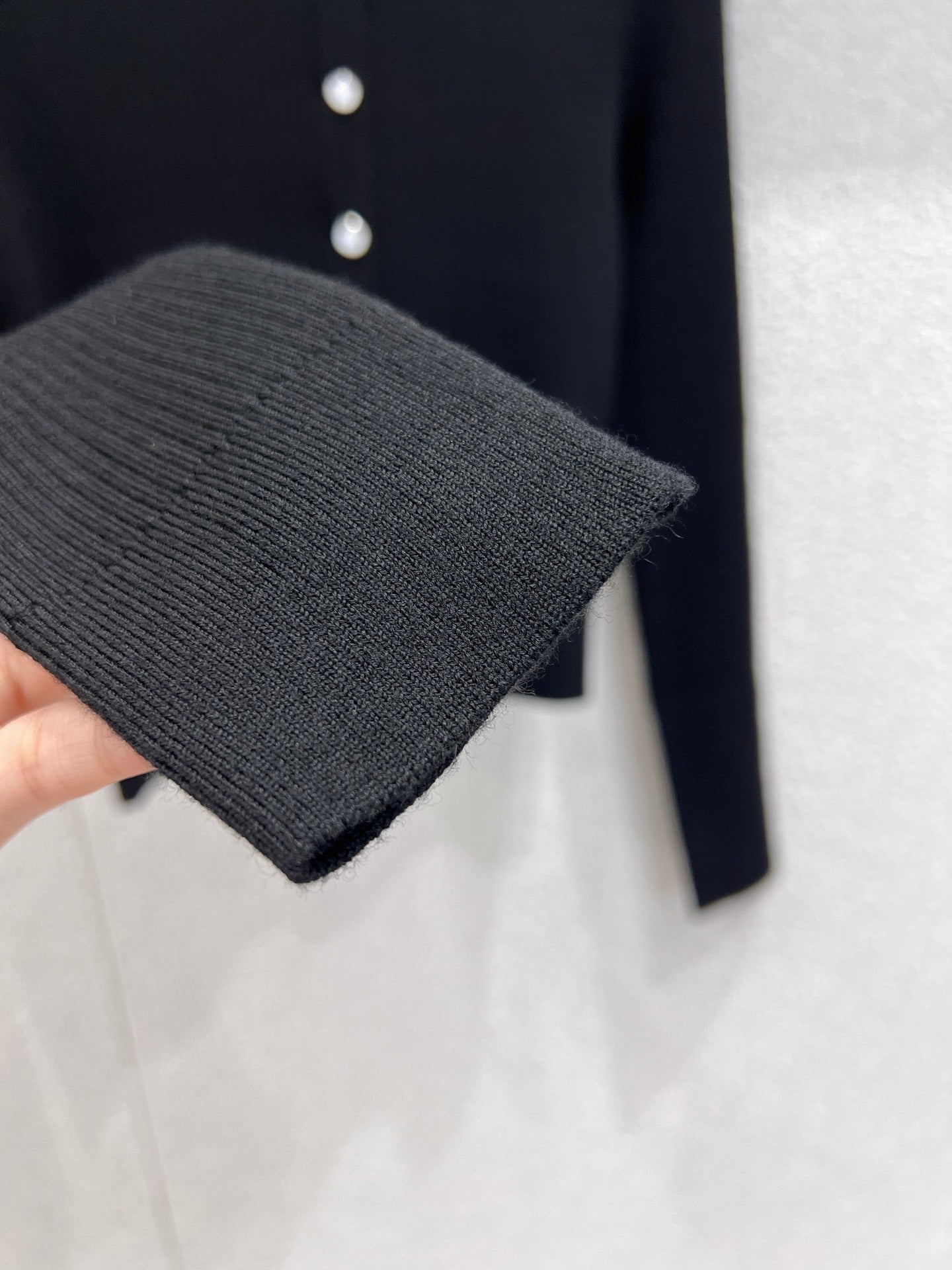 Slim Fit Wool Knit Cardigan Black Crew Neck Cropped