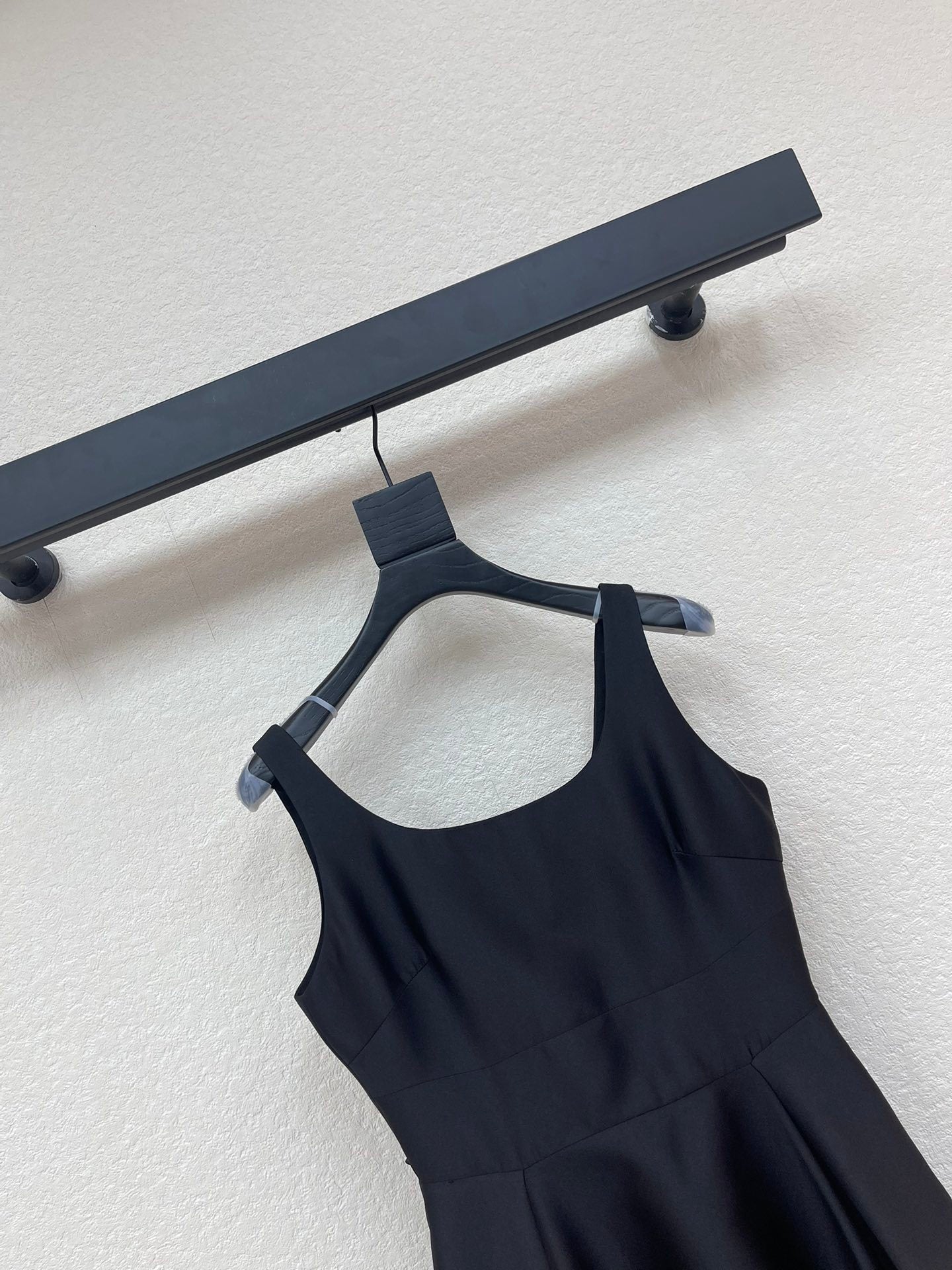 D Hepburn-Style Bow-Back Sleeveless Mini Dress