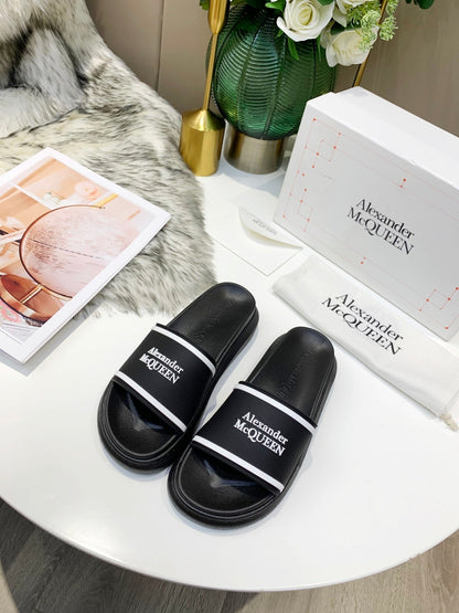 Mc Qu en Classic Pattern Flat Slippers