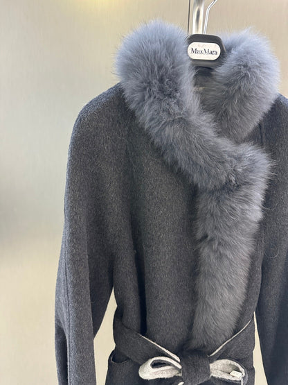 Elegant Wool Coat with Oversized Fox Fur Collar