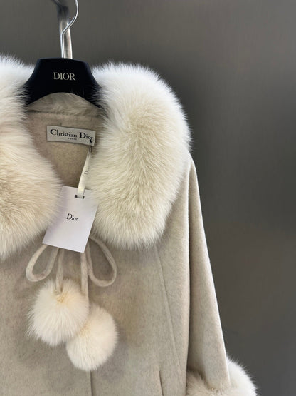 Elegant Wool Coat with Detachable Fox Fur Collar