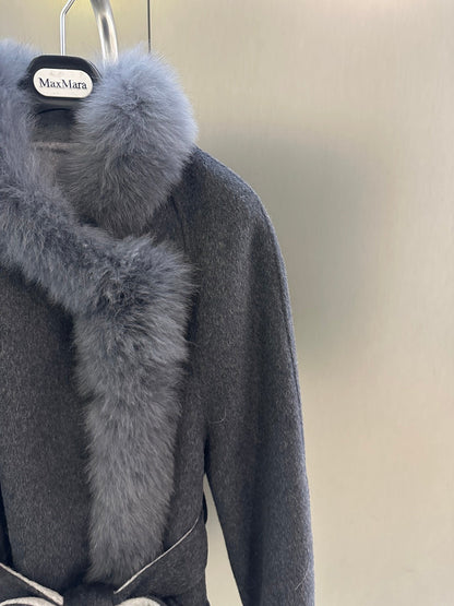 Elegant Wool Coat with Oversized Fox Fur Collar