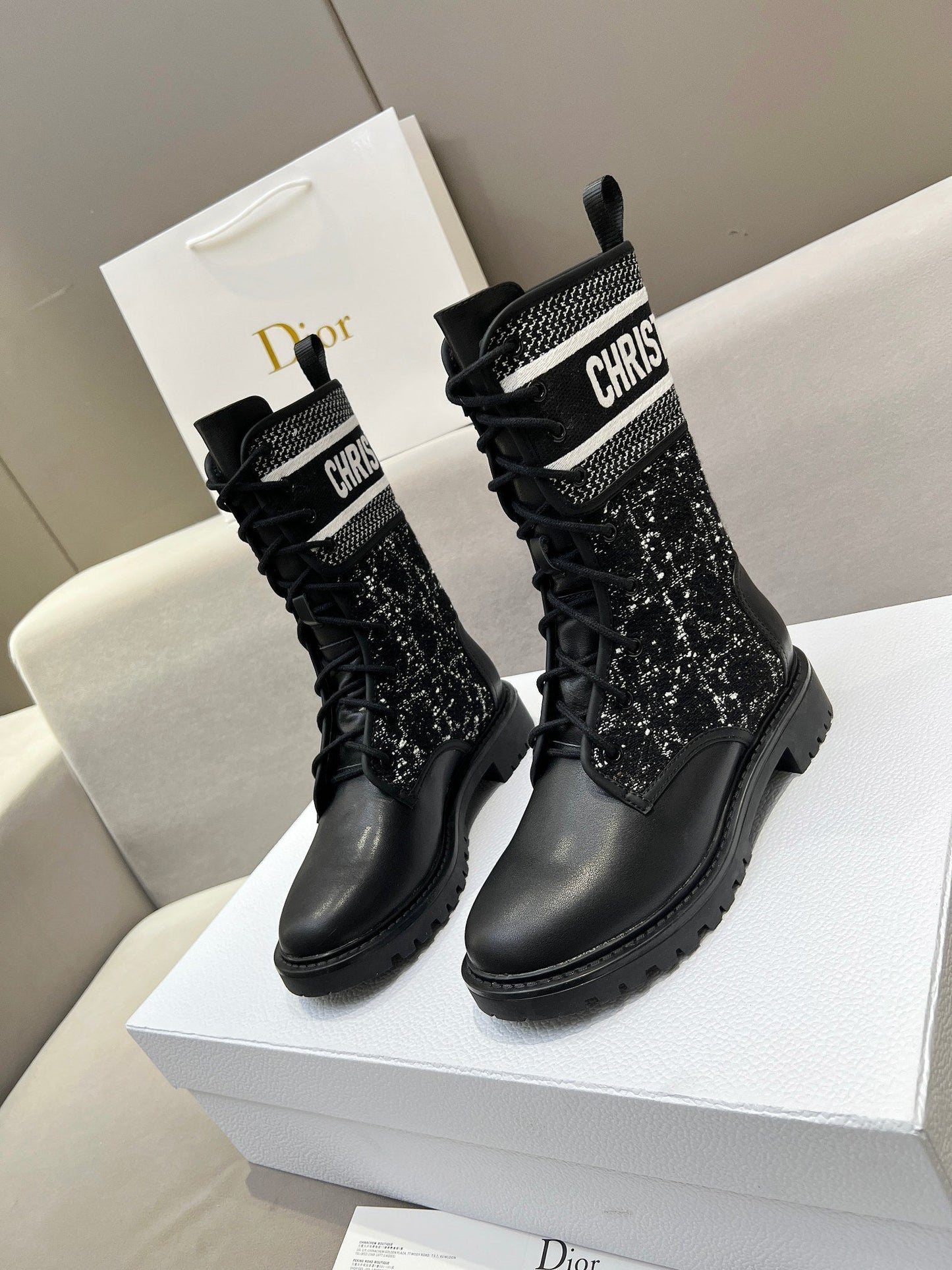 W139 D23 Embroidered High Boots