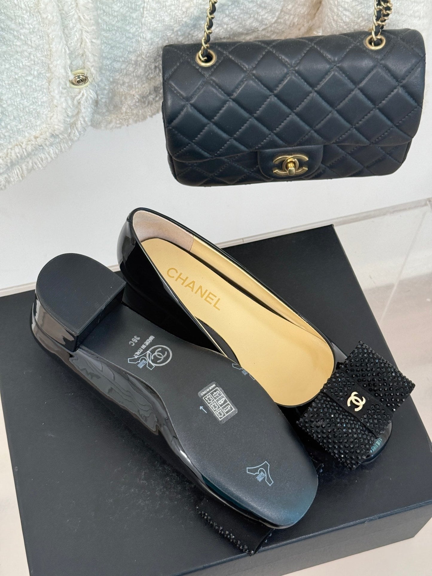 CHEL 25C Rhinestone Bow Chunky Heel Pumps