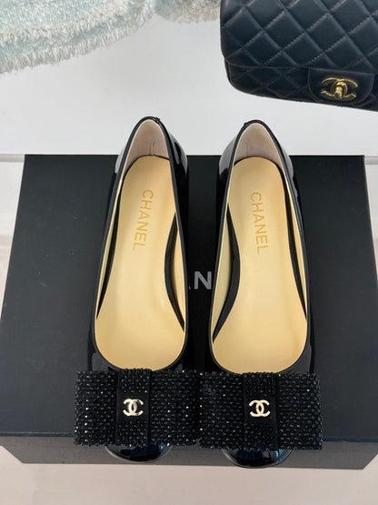CHEL 25C Rhinestone Bow Chunky Heel Pumps