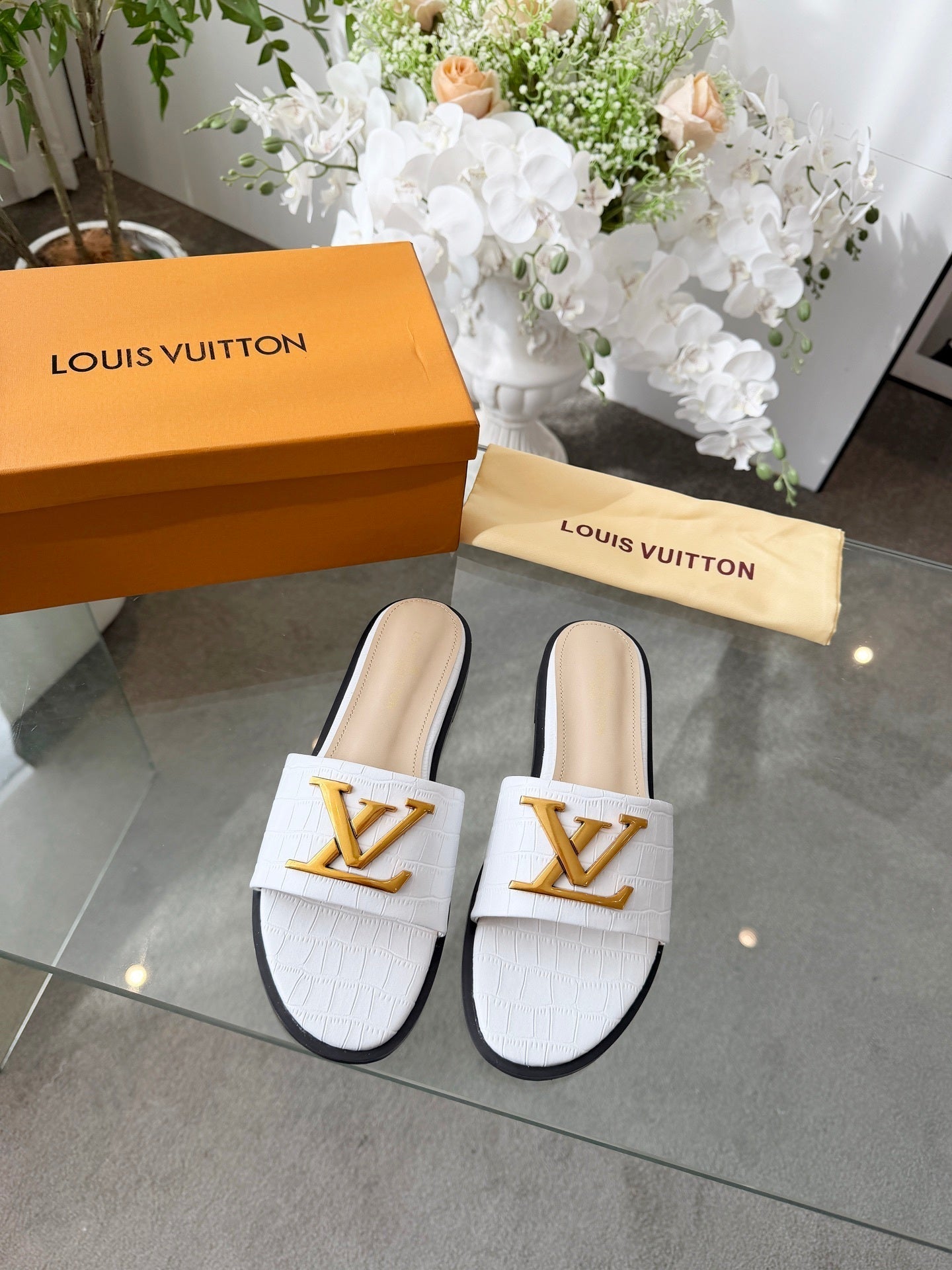 LV G82 Slippers