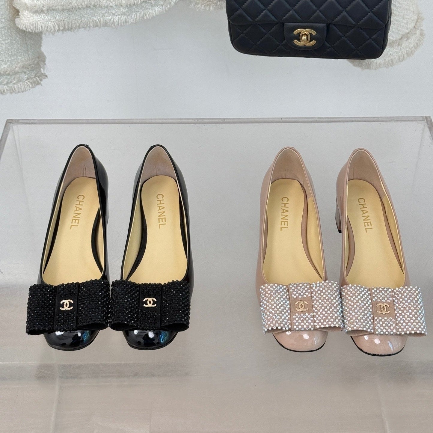 CHEL 25C Rhinestone Bow Chunky Heel Pumps