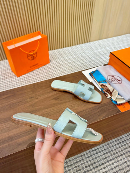 hm Full-Coverage Palm Print Slippers