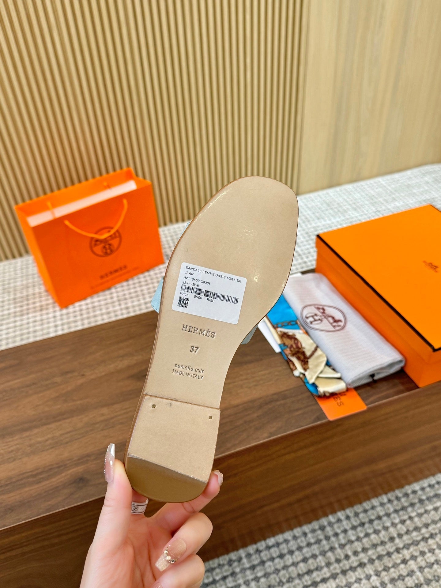 hm Full-Coverage Palm Print Slippers