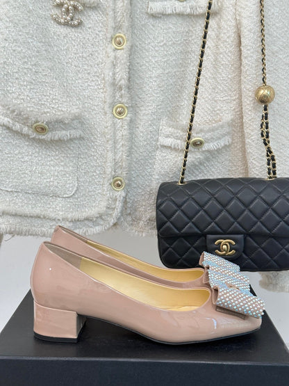 CHEL 25C Rhinestone Bow Chunky Heel Pumps