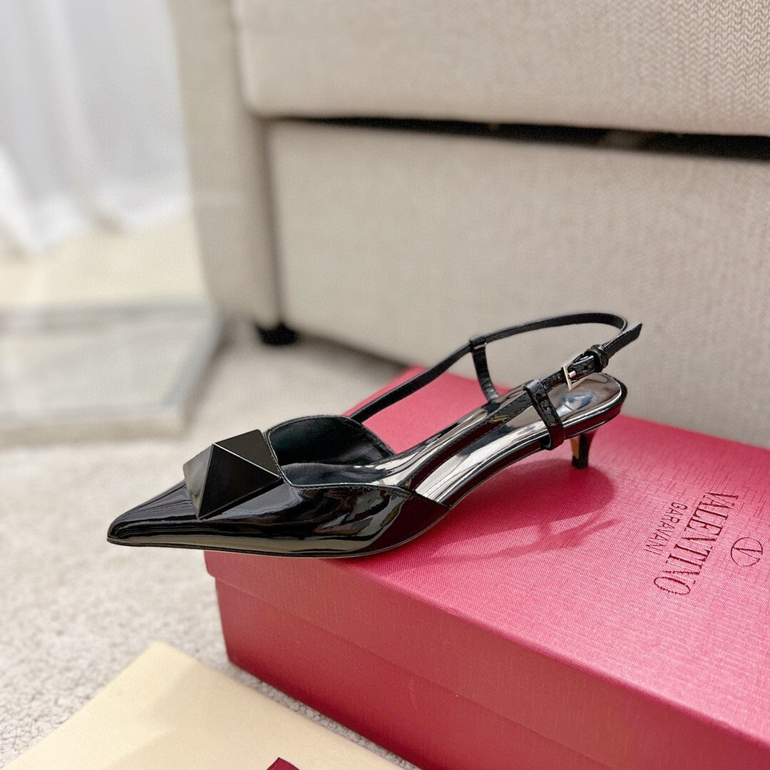 Exquisite Studded Pointed Toe Nude Sandals