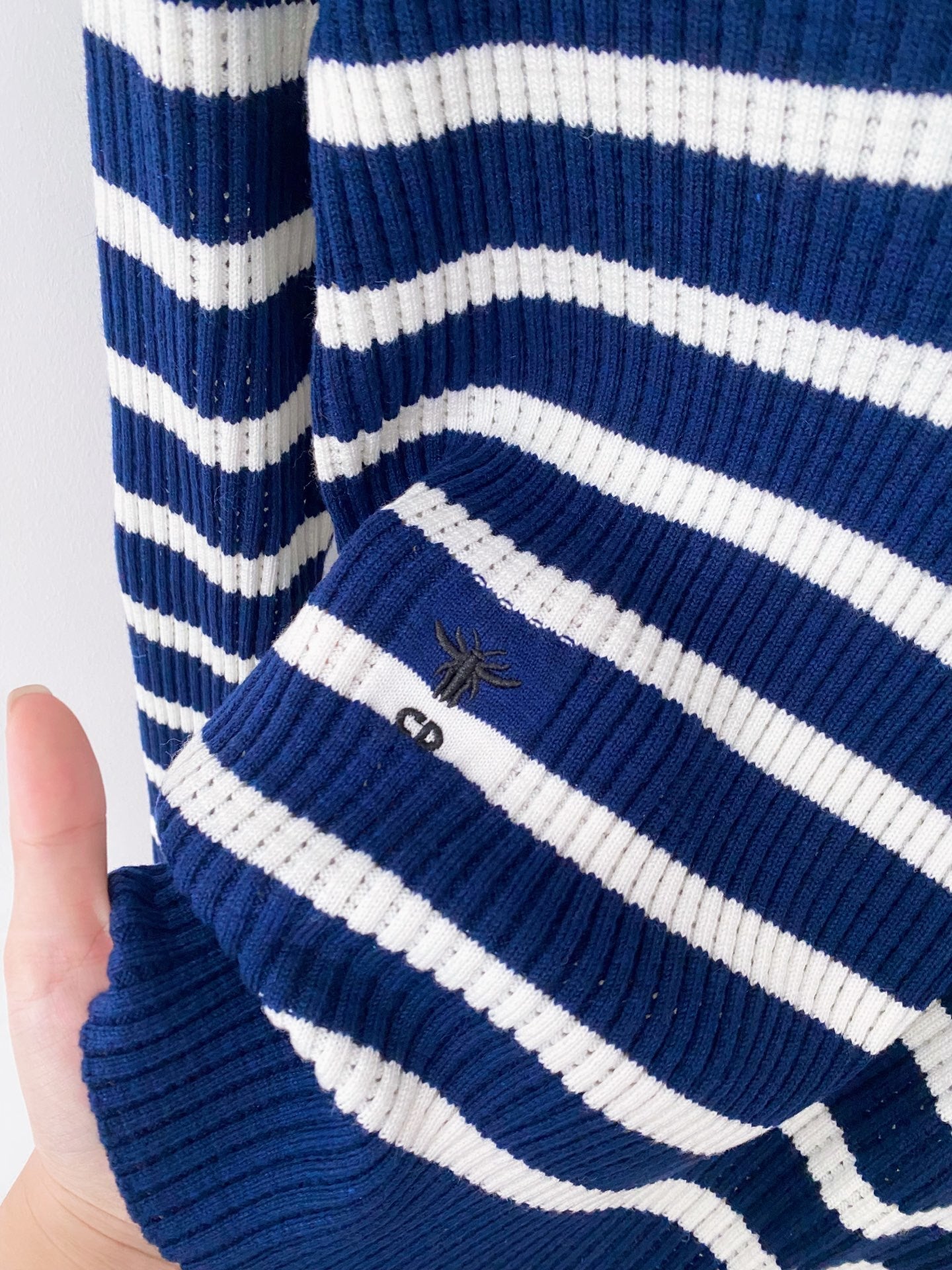 D2025 Two-Tone Navy Collar Long Sleeve Top