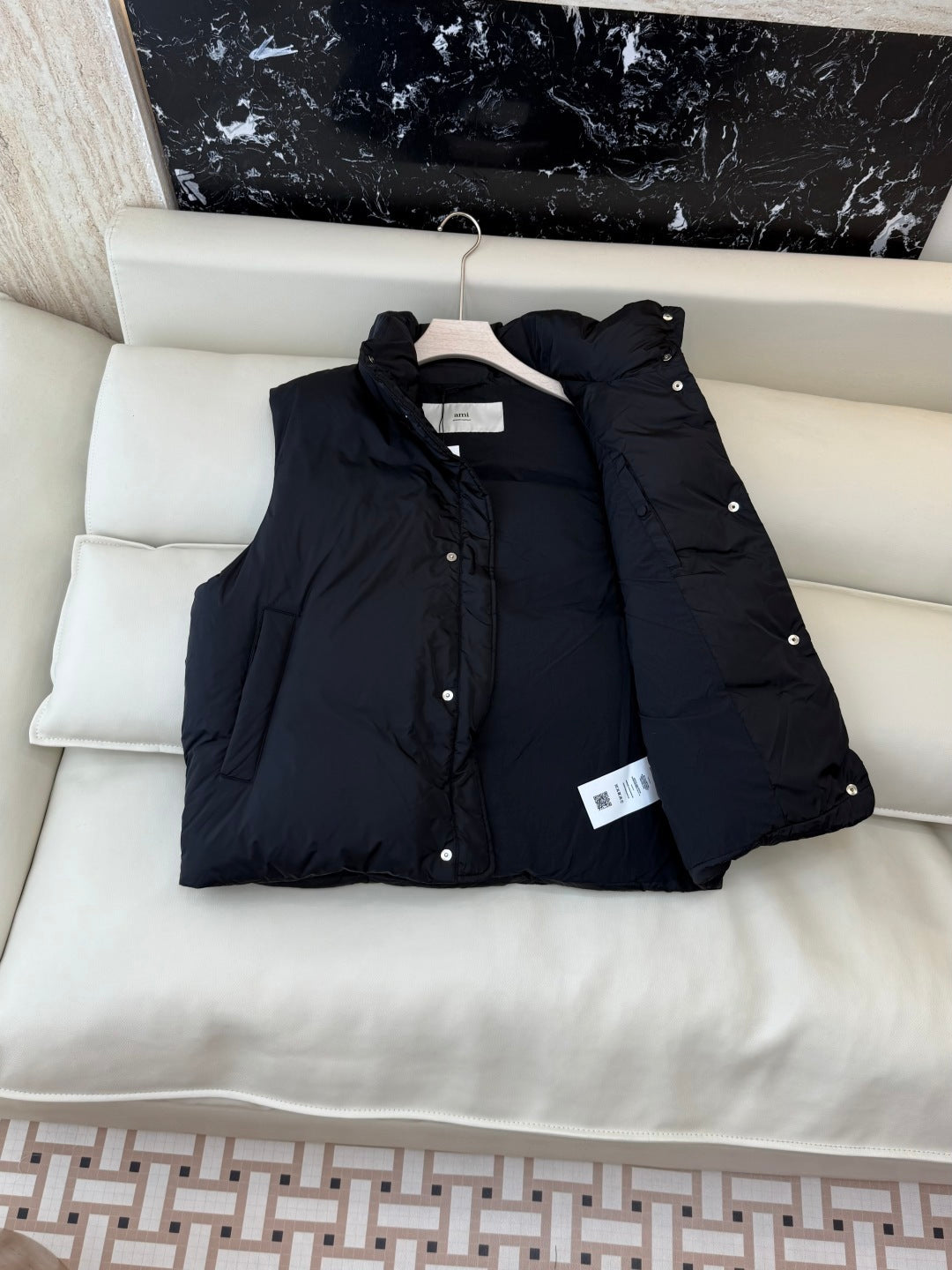 Ami Minimalist Down Vest 90% White Duck Down Black & White