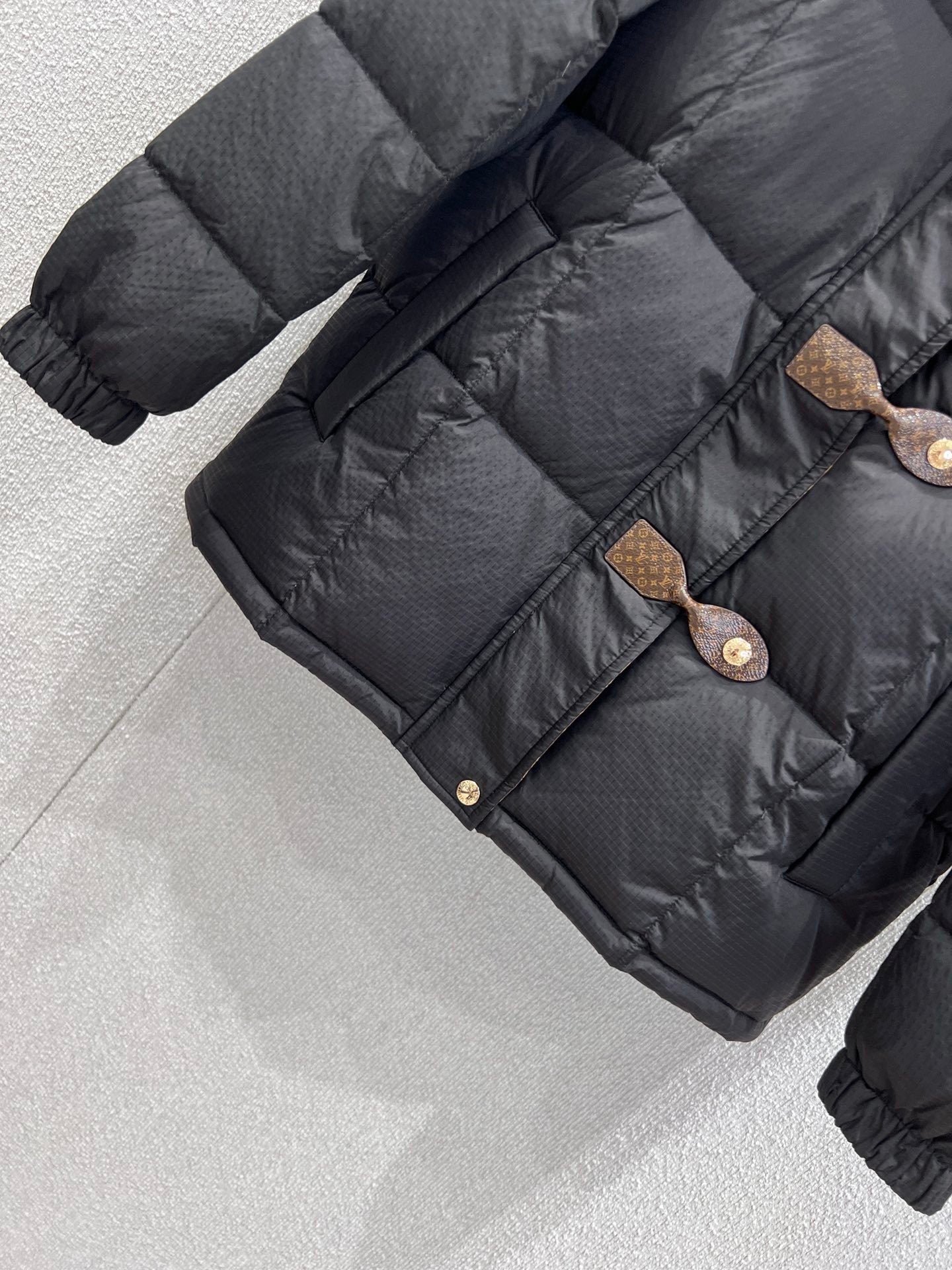 Luis Vi 25FW Pillow Stand-Collar Down Jacket