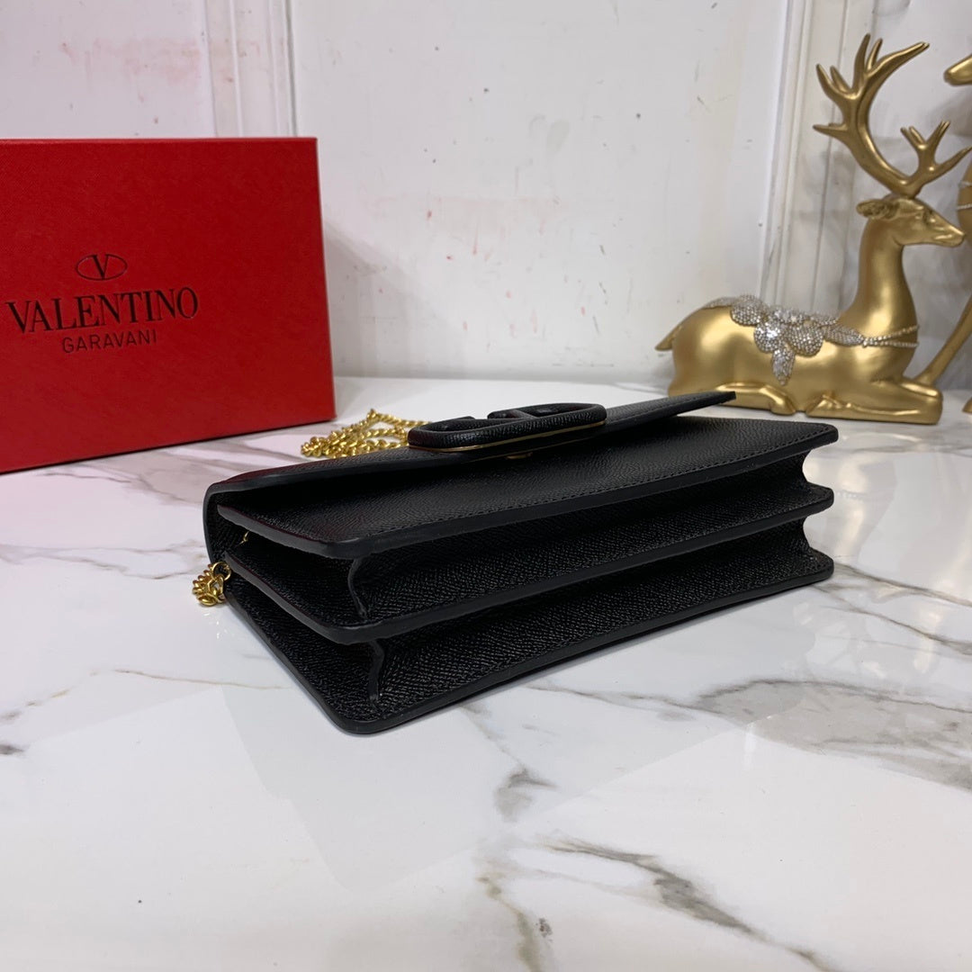 Vale Signature Grainy Calfskin Bag