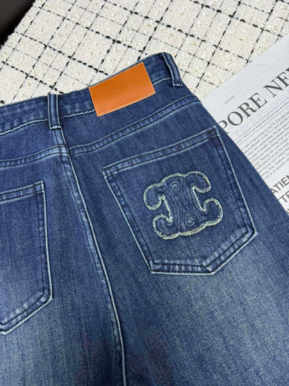 Triomphe Logo Straight-Leg Jeans Retro Style & Frayed Pockets