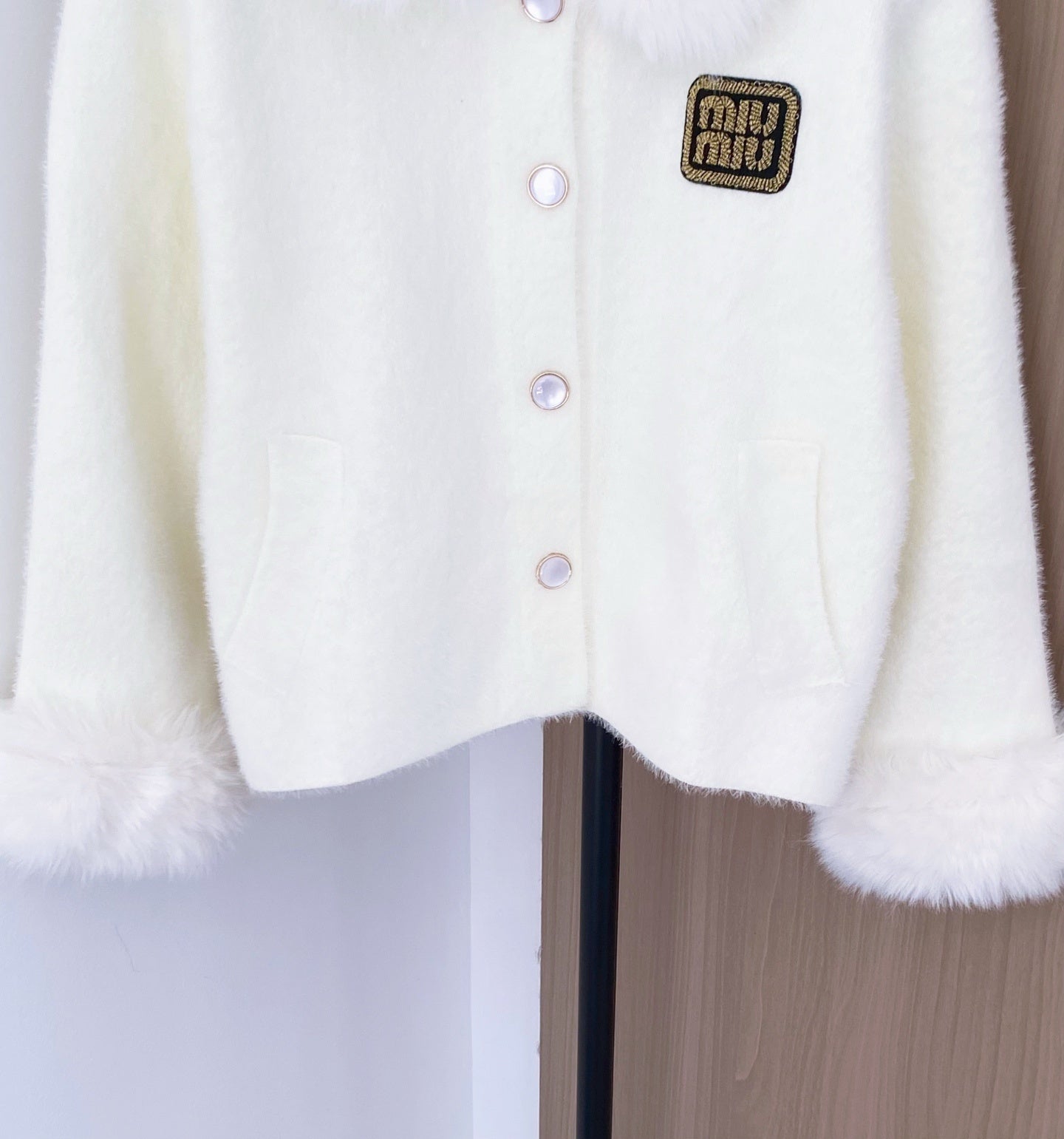 New Two-Tone Logo Cardigan Slimming & Versatile