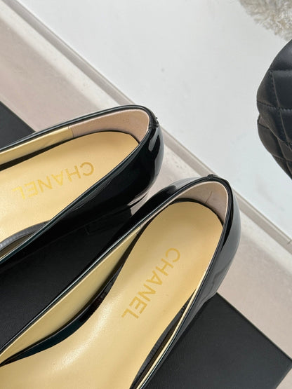 CHEL 25C Rhinestone Bow Chunky Heel Pumps