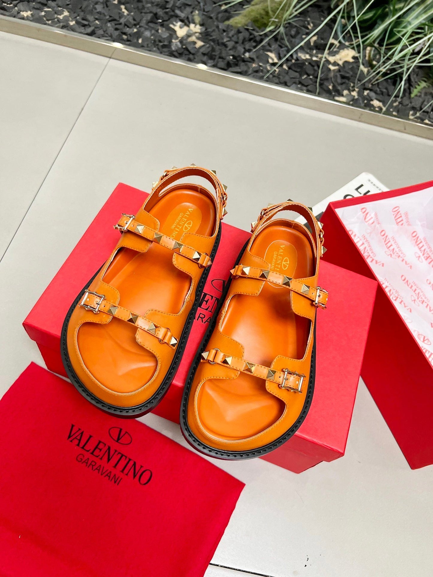 V ino Classic Leather Design Sandals