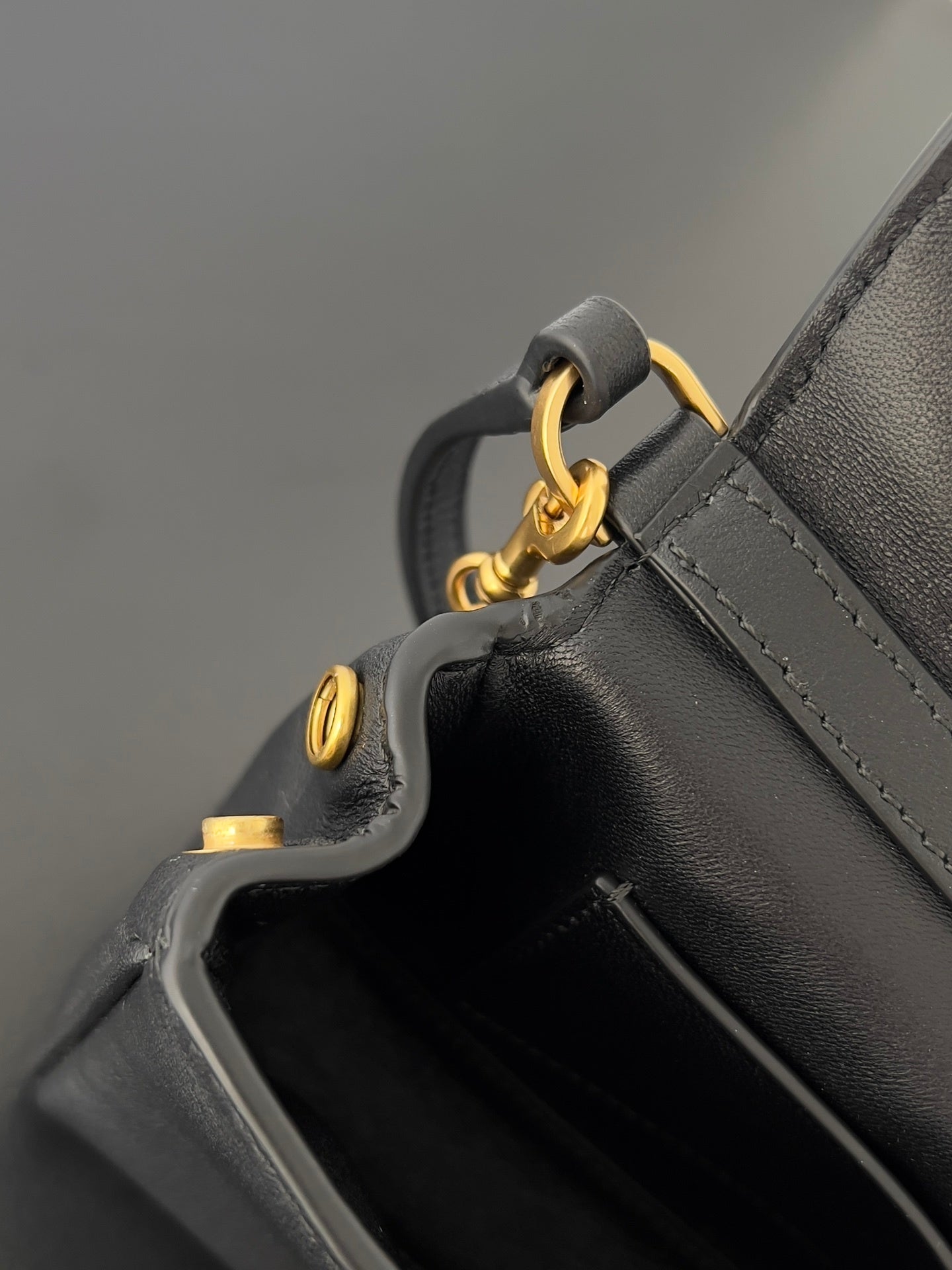 Women’s Unique Design Chain Armpit Shoulder Bag