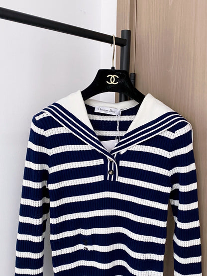 D2025 Two-Tone Navy Collar Long Sleeve Top