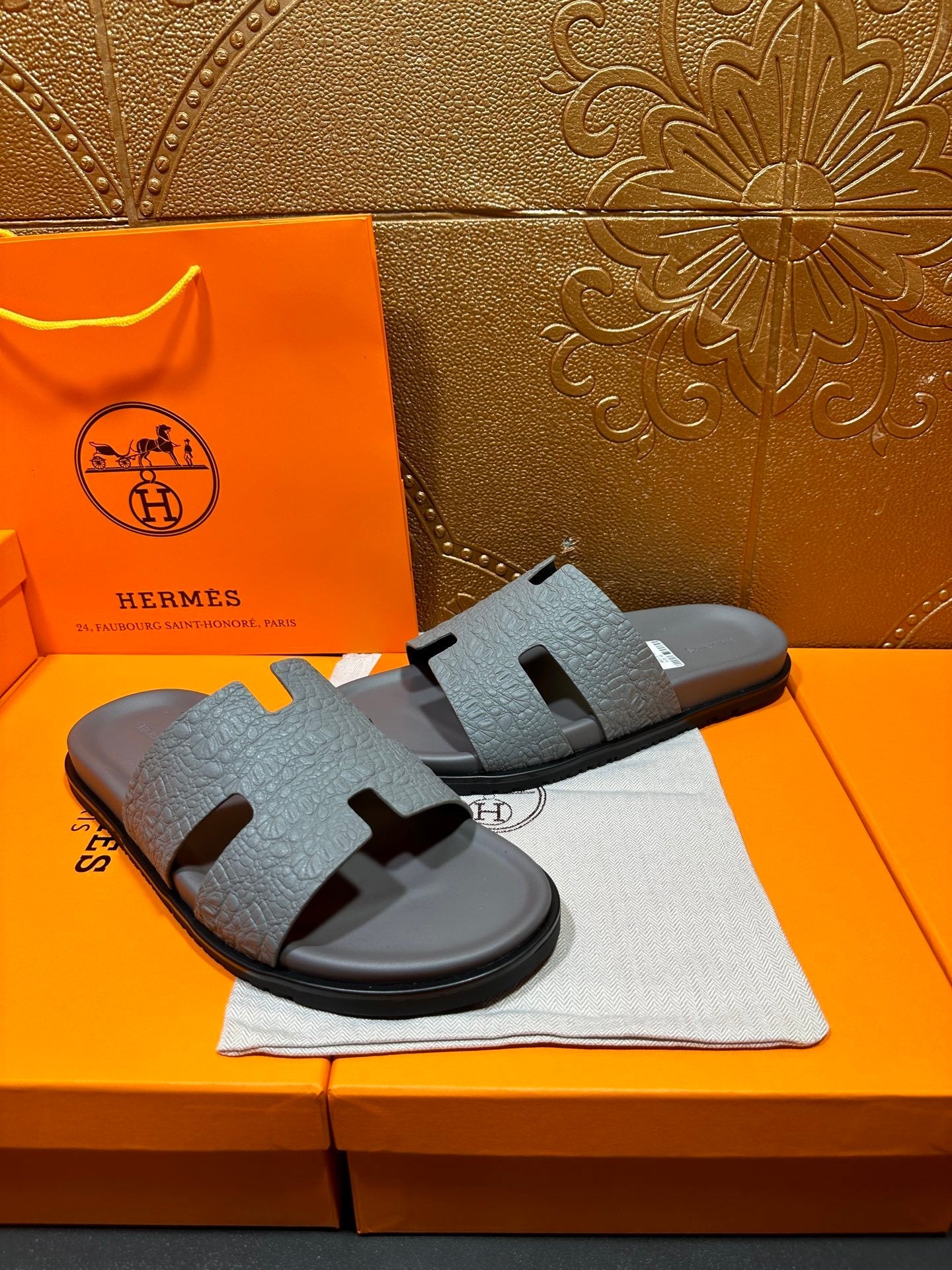 hm Oran Leather Slippers