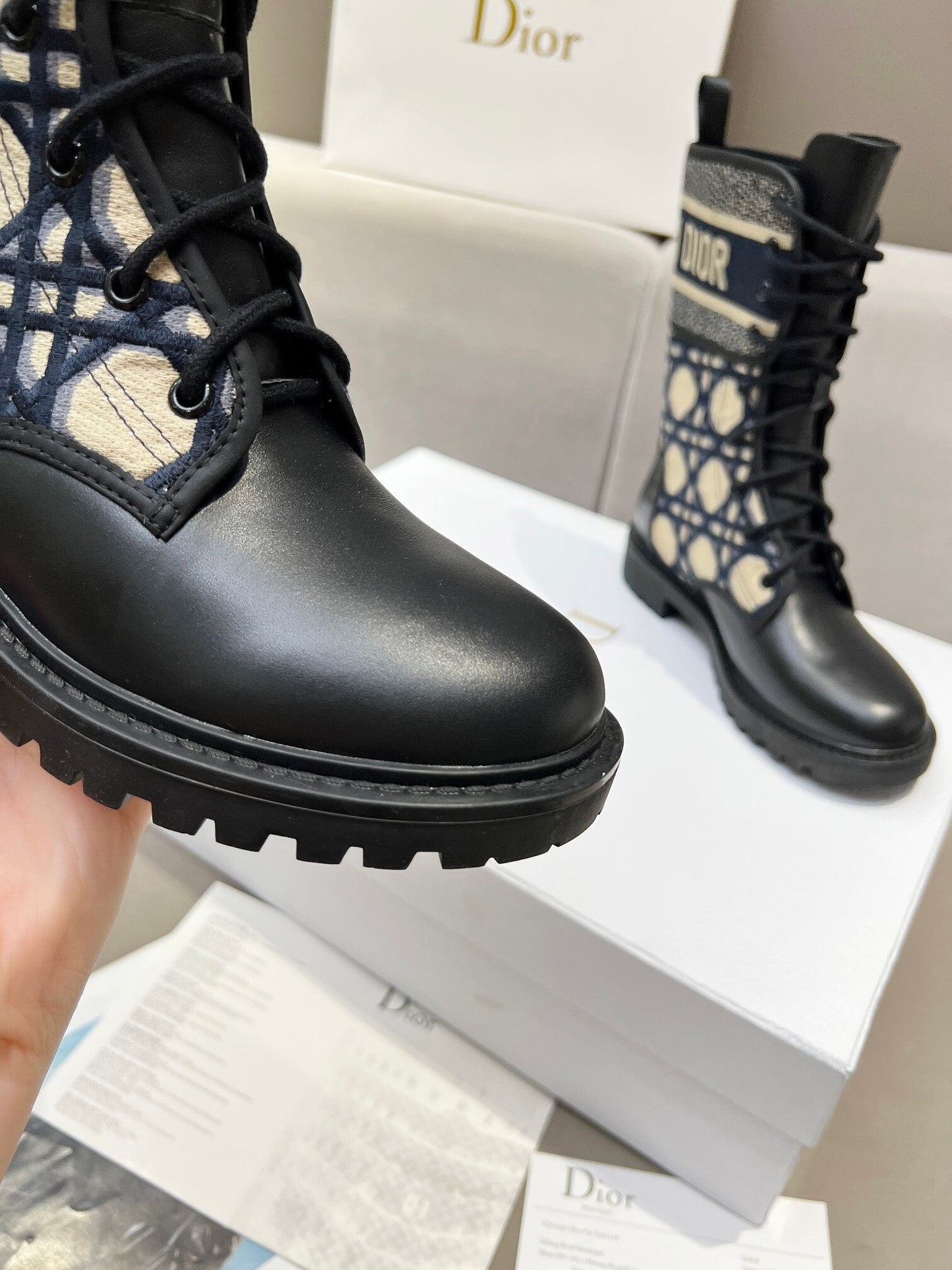 W139 D23 Embroidered High Boots