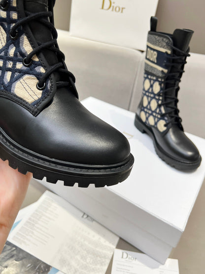 W139 D23 Embroidered High Boots