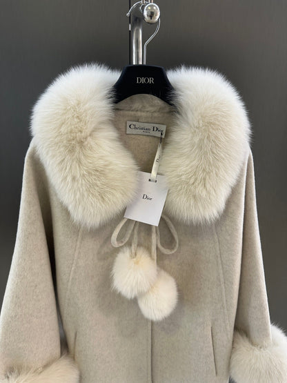 Elegant Wool Coat with Detachable Fox Fur Collar