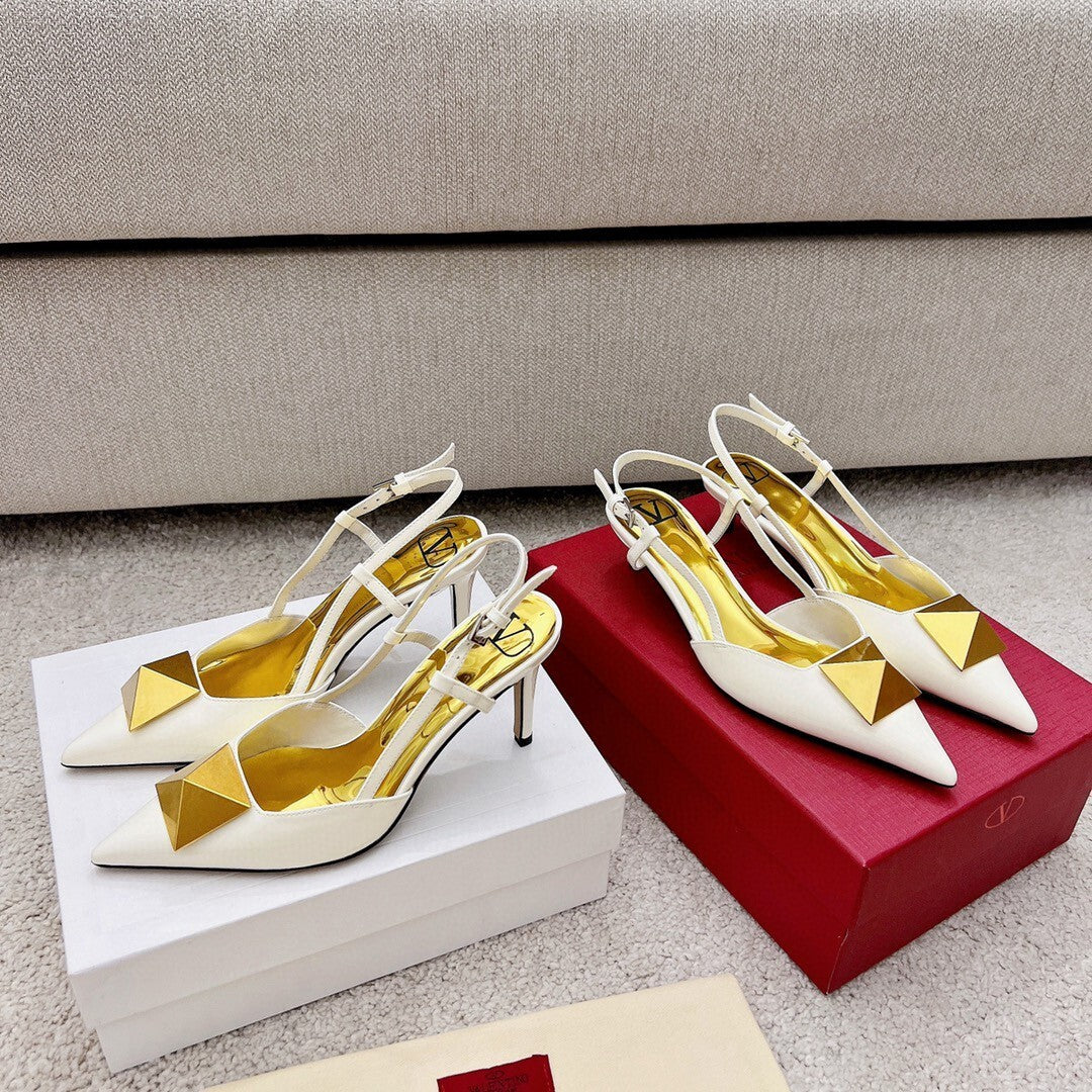 Exquisite Studded Pointed Toe Nude Sandals