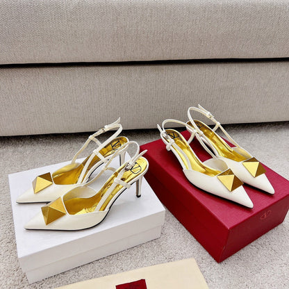 Exquisite Studded Pointed Toe Nude Sandals