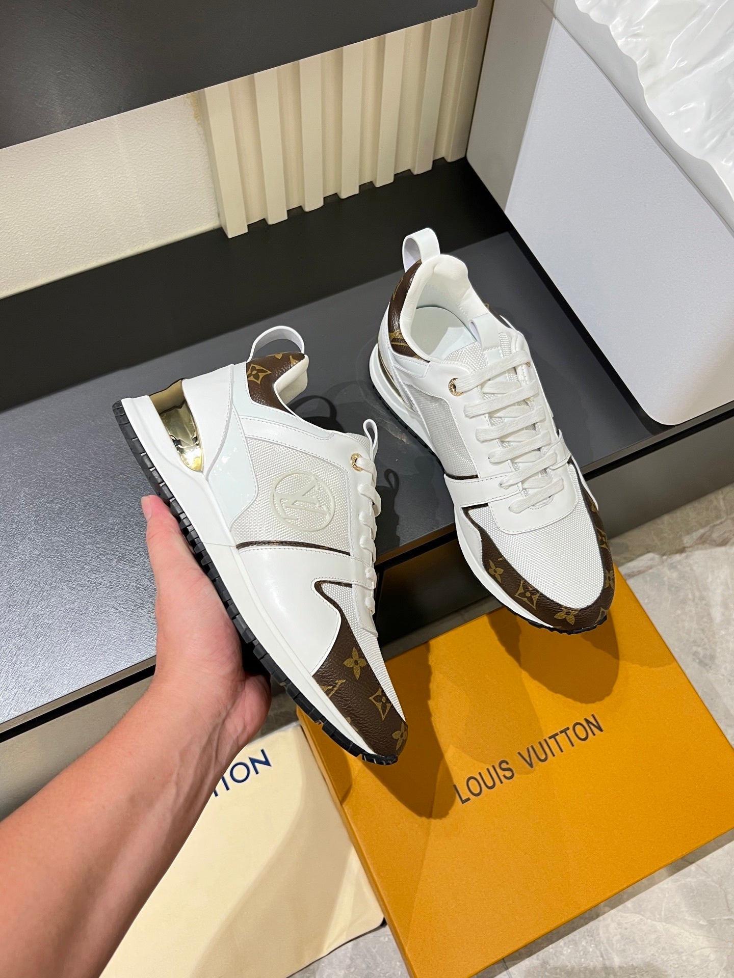 Unisex Boutique-Synchronized Waterproof Shoes