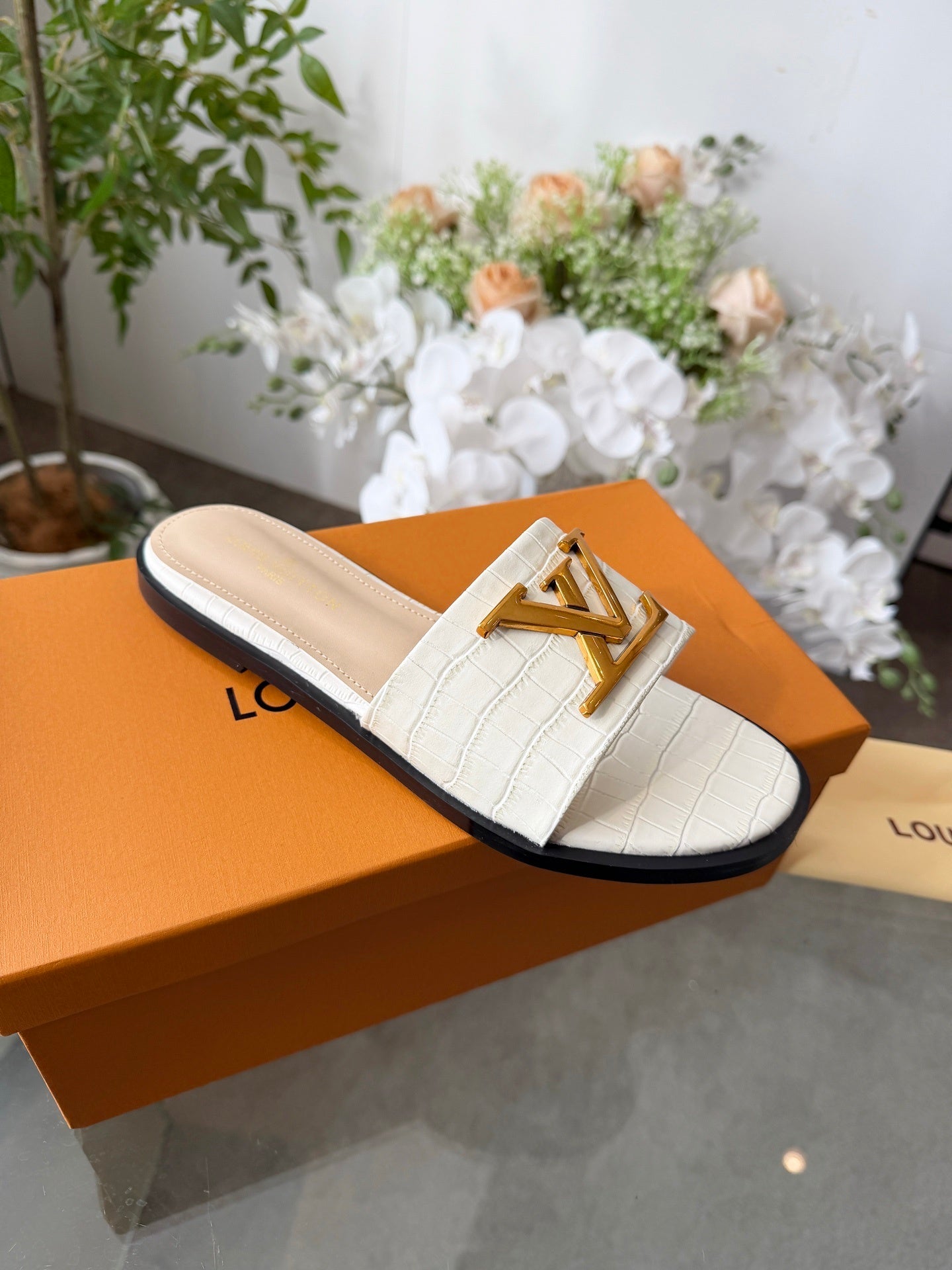 LV G82 Slippers