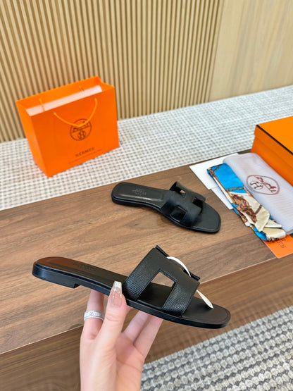 hm Full-Coverage Palm Print Slippers