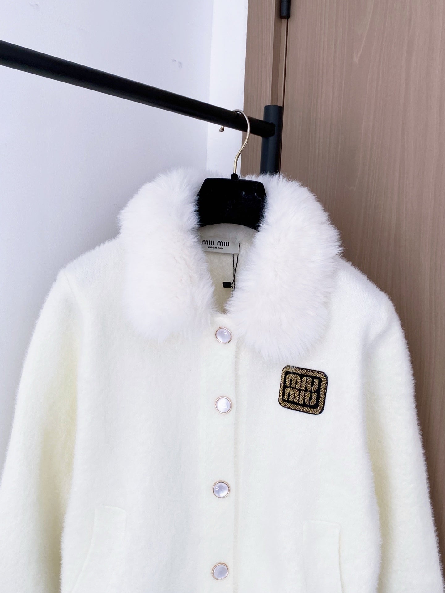 New Two-Tone Logo Cardigan Slimming & Versatile