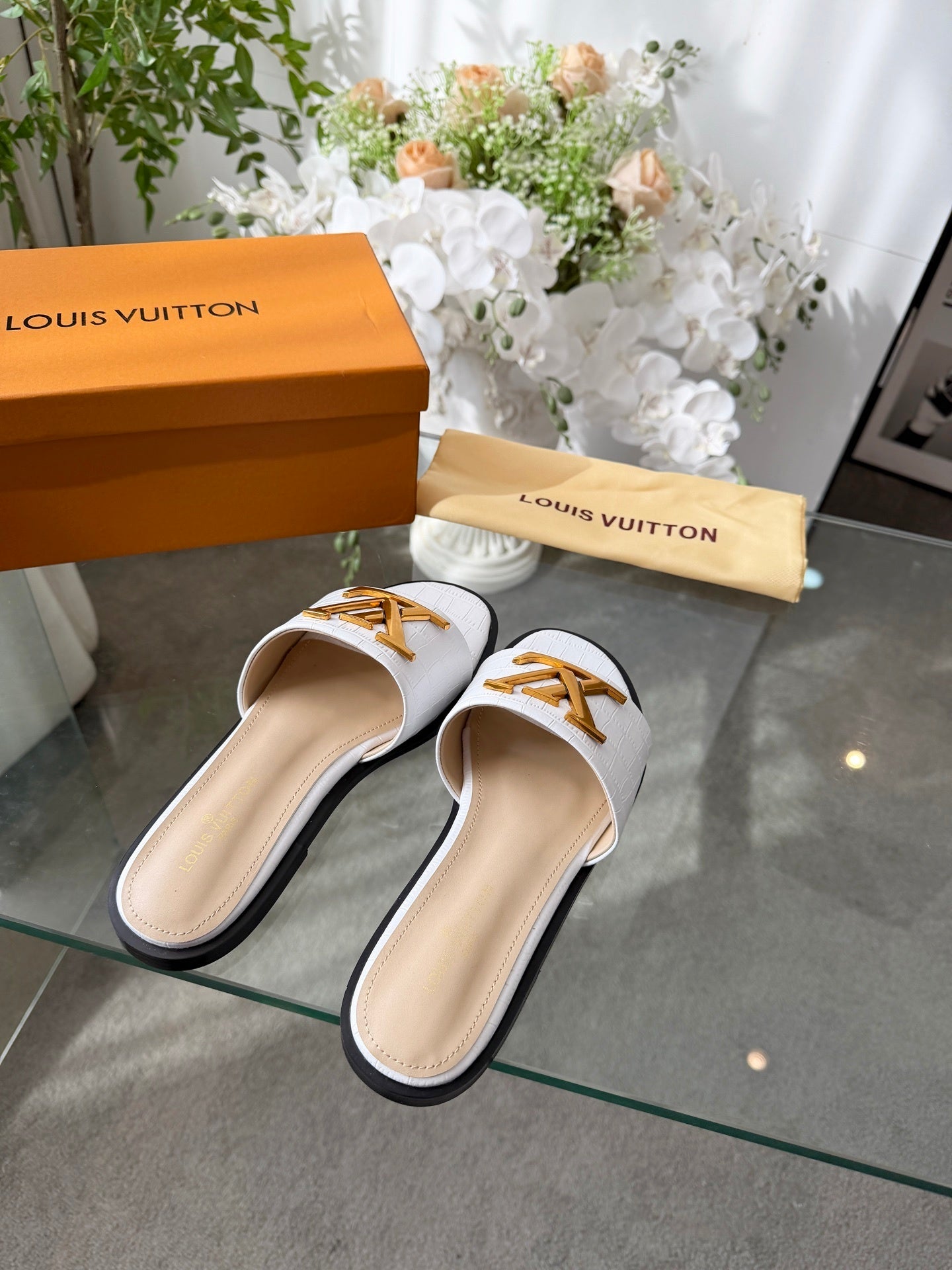 LV G82 Slippers
