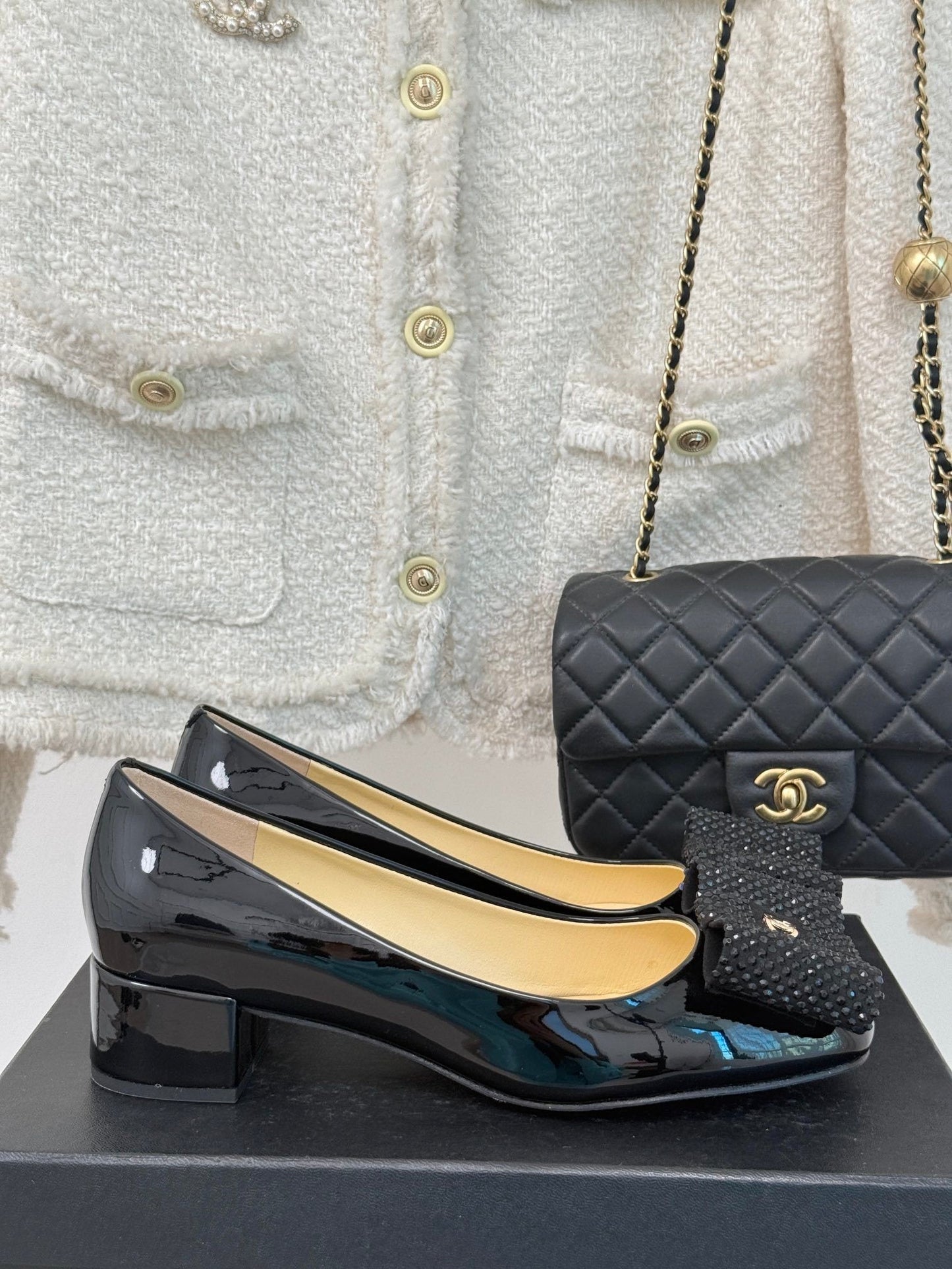 CHEL 25C Rhinestone Bow Chunky Heel Pumps