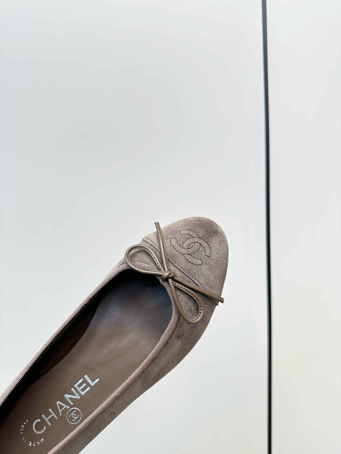 ch 25 Ballet Flat Grey-taupe Suede 469253