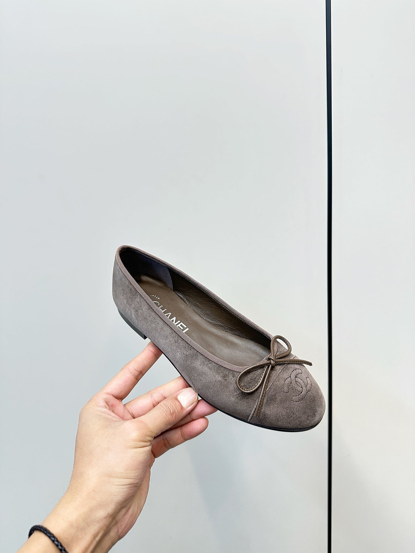 ch 25 Ballet Flat Grey-taupe Suede 469253