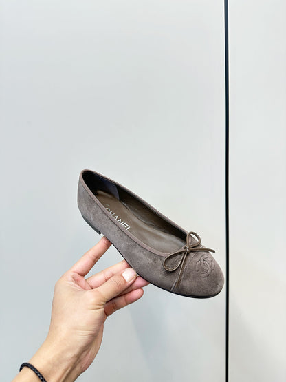 ch 25 Ballet Flat Grey-taupe Suede 469253