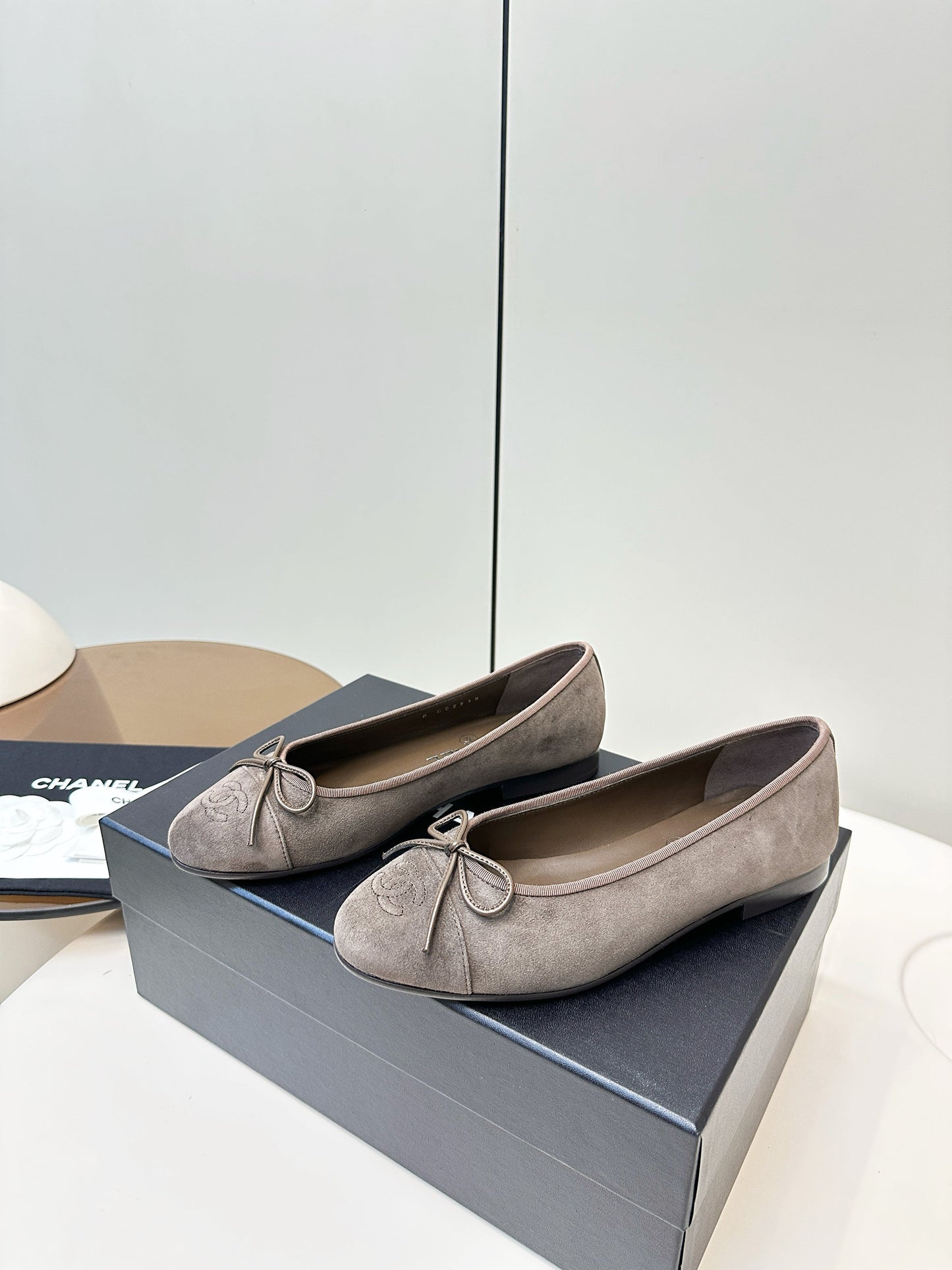 ch 25 Ballet Flat Grey-taupe Suede 469253