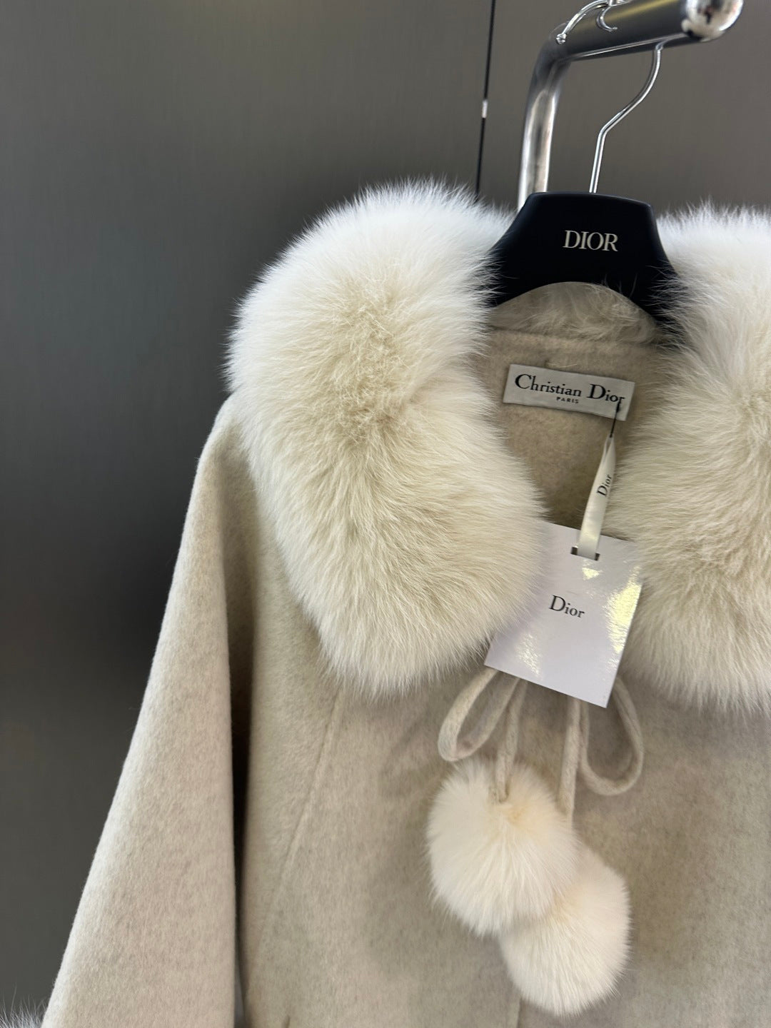 Elegant Wool Coat with Detachable Fox Fur Collar