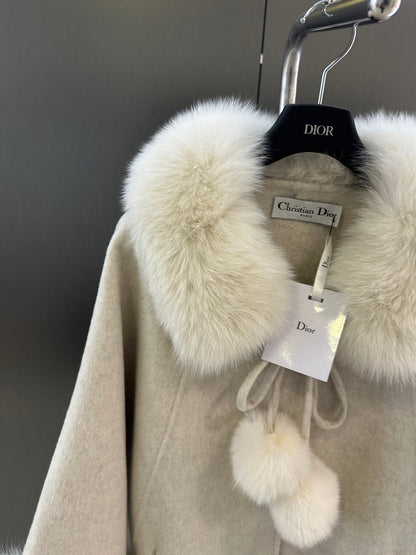 Elegant Wool Coat with Detachable Fox Fur Collar