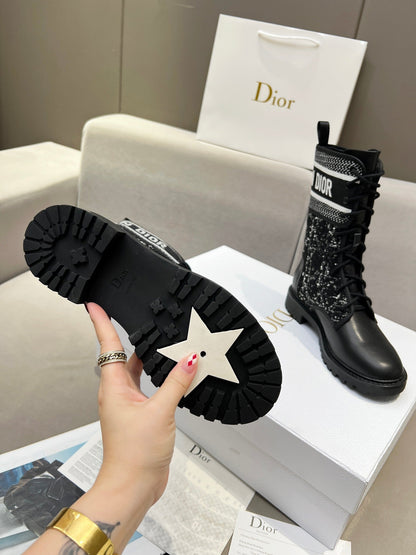 W139 D23 Embroidered High Boots