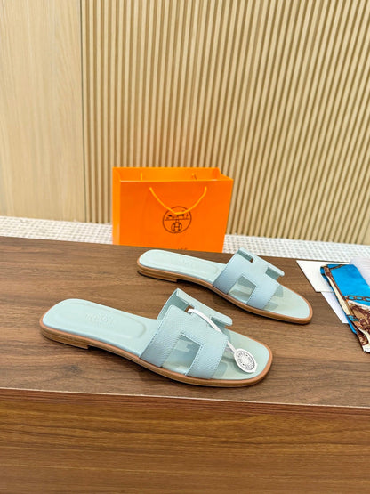 hm Full-Coverage Palm Print Slippers