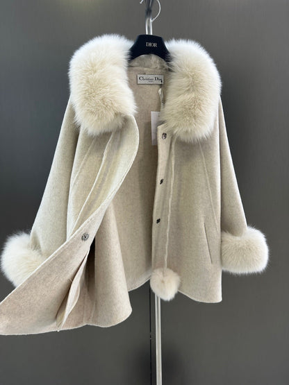 Elegant Wool Coat with Detachable Fox Fur Collar