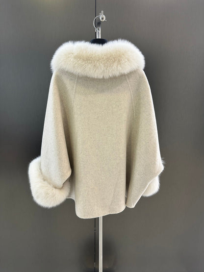 Elegant Wool Coat with Detachable Fox Fur Collar