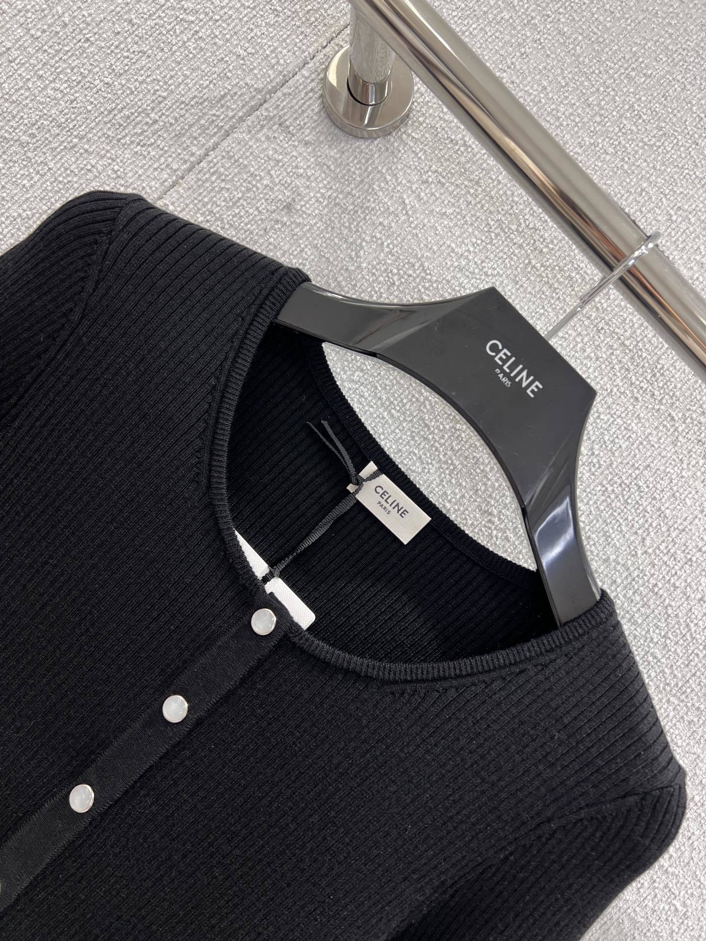 Slim Fit Wool Knit Cardigan Black Crew Neck Cropped