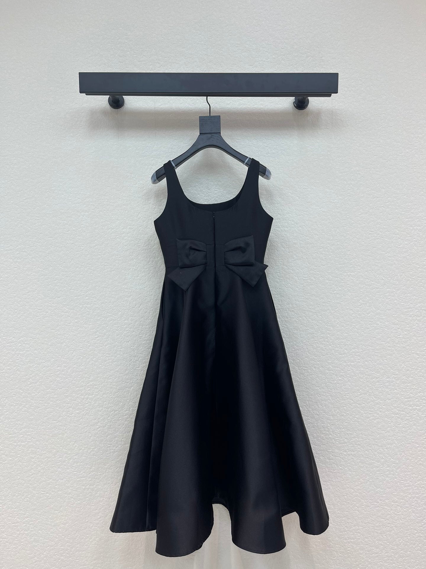 D Hepburn-Style Bow-Back Sleeveless Mini Dress